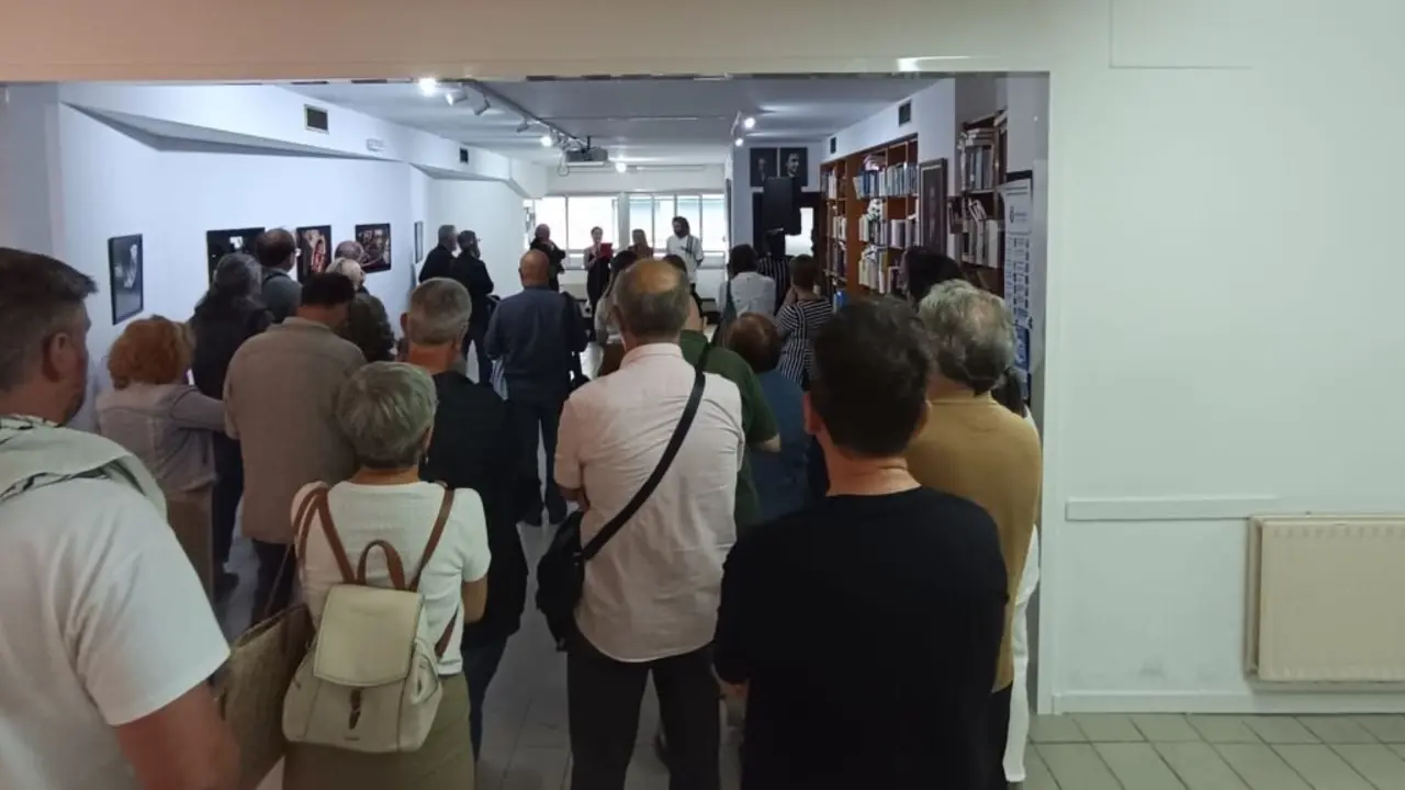 Inauguraci&oacute;n exposici&oacute;n 'Ser-t&atilde;o&acute;no local da AC Alexandre B&oacute;veda. (Foto: N&oacute;s Diario)