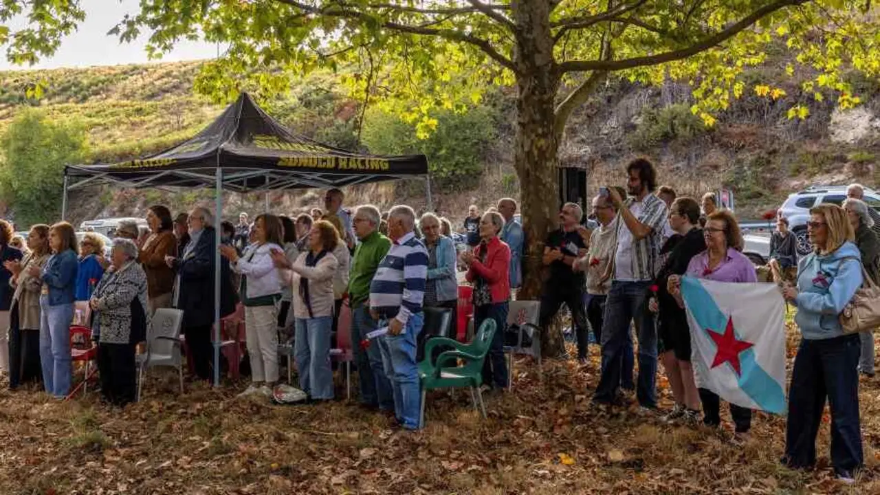 Homenaxe &aacute;s v&iacute;timas da ditadura franquista en Bande. (Foto: Xan Muras)