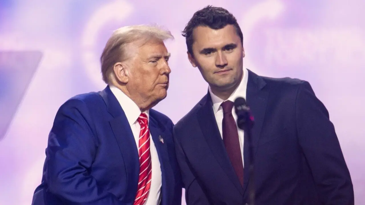 Donald Trump e Charlie Kirk en decembro de 2024. (Foto: Europa Press / Contacto / Brian Cahn)