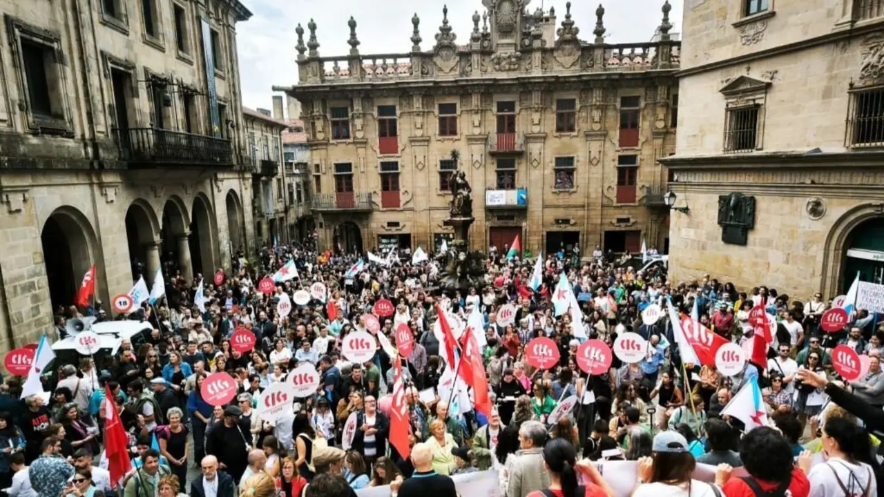 Acto de remate da manifestaci&oacute;n da CIG na praza de Prater&iacute;as en Compostela, o 13 de setembro. (Foto: N&oacute;s Diario)
