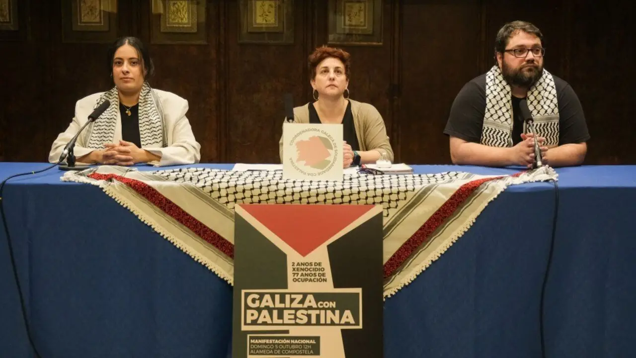 Sara Ashour, &Aacute;nxela Gippini e &Oacute;scar Valadares, este 16 de setembro. (Foto: Arxina)