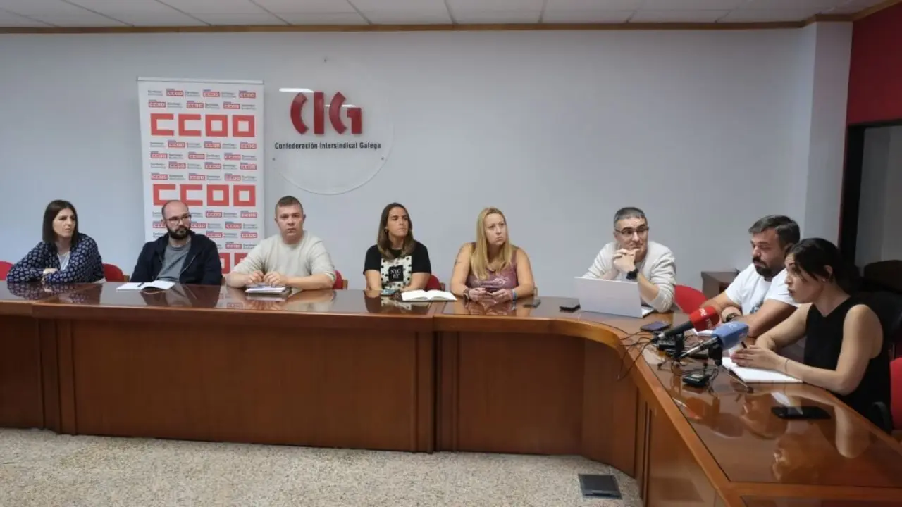 Rolda de prensa do comit&eacute; de empresa de Ryanair en Santiago de Compostela, esta sexta feira 19 de setembro. (Foto: Arxina)