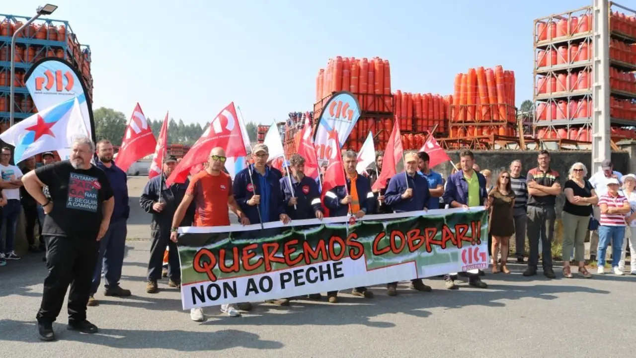 Concentraci&oacute;n das traballadoras e traballadores de Tivaygasa en Guitiriz. (Foto: Concello de Guitiriz)