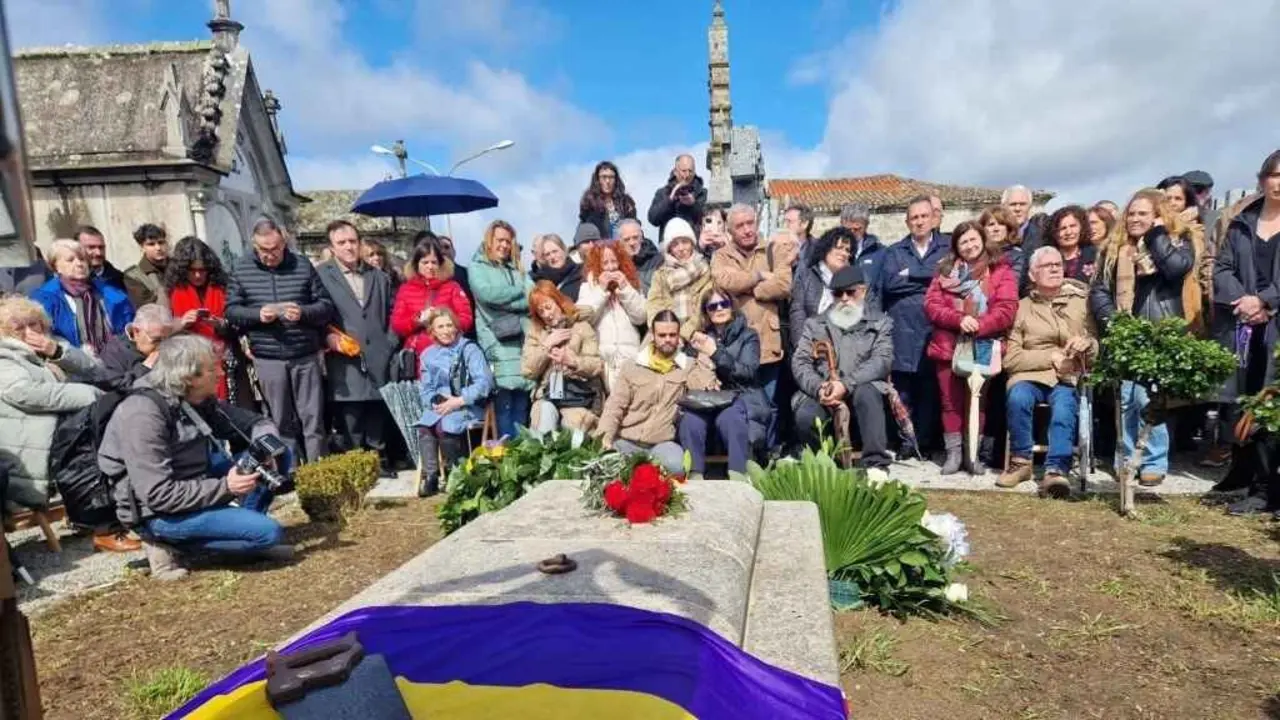 Acto no cemiterio de San Breixo, este domingo 21 de setembro. (Foto: Comit&eacute; de Memoria de Celanova)