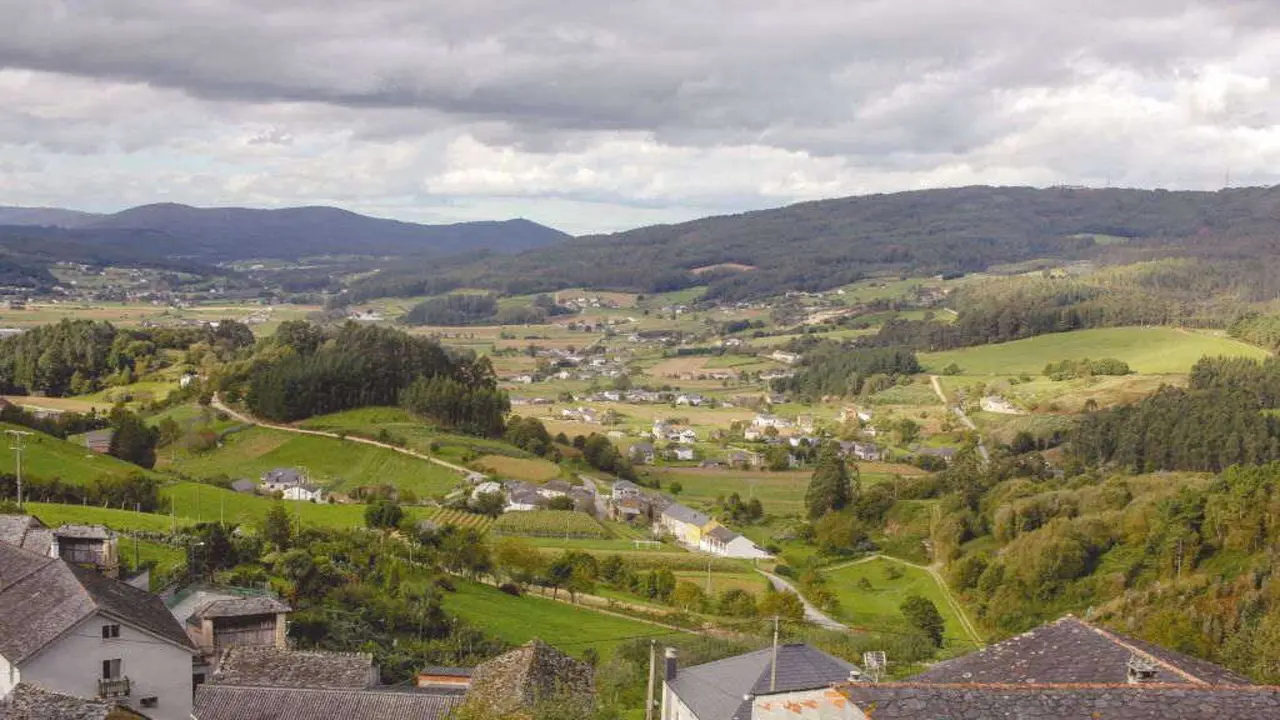Terras de cultivo no val de Lourenz&aacute; (A Mari&ntilde;a). (Foto: Josefotograf)