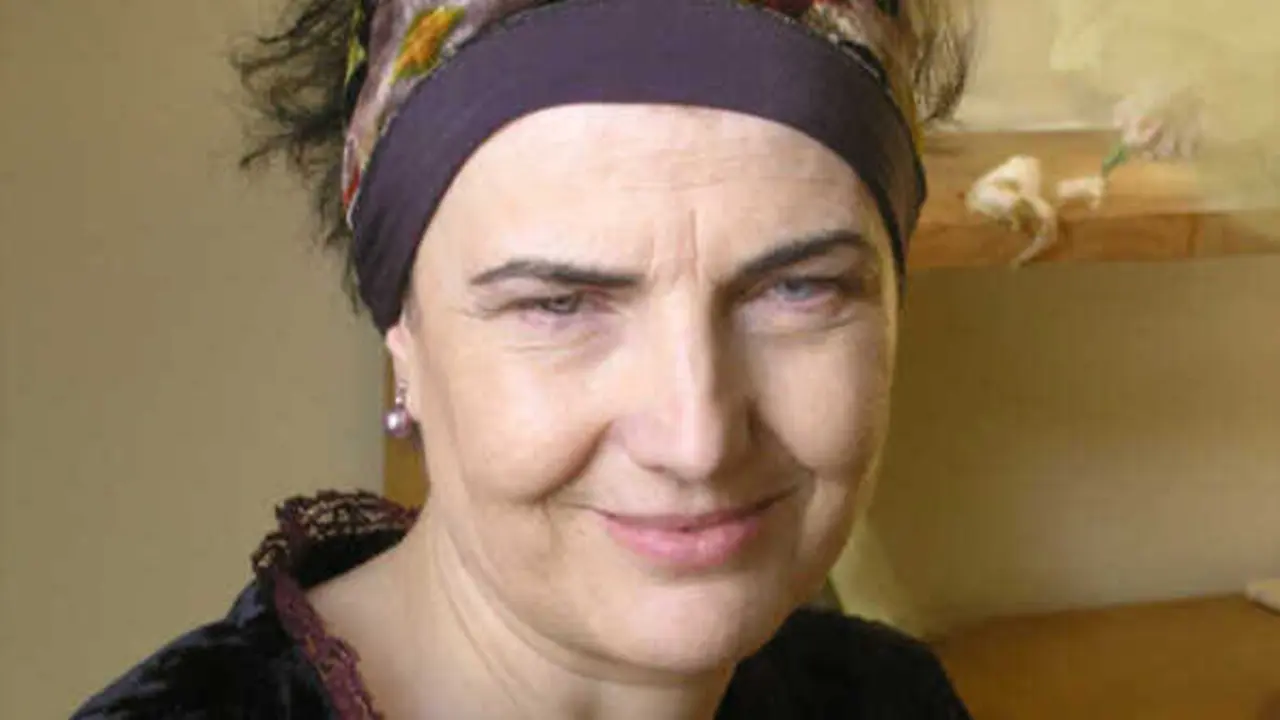 Eva Veiga presenta a s&uacute;a obra de poemas 'O que se volve ra&iacute;z' na Coru&ntilde;a.