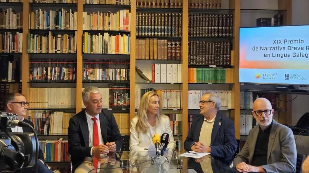 Anuncio da ga&ntilde;adora do Premio Narrativa Breve Repsol en Lingua Galega, esta cuarta feira 1 de outubro. (Foto: Fundaci&oacute;n Repsol)