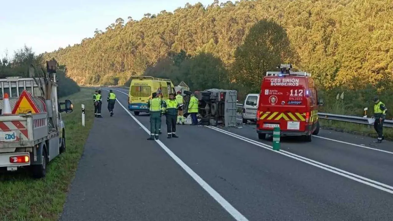 Accidente no corredor entre Bri&oacute;n e Noia, esta quinta feira 2 de setembro. (Foto: GES de Bri&oacute;n)