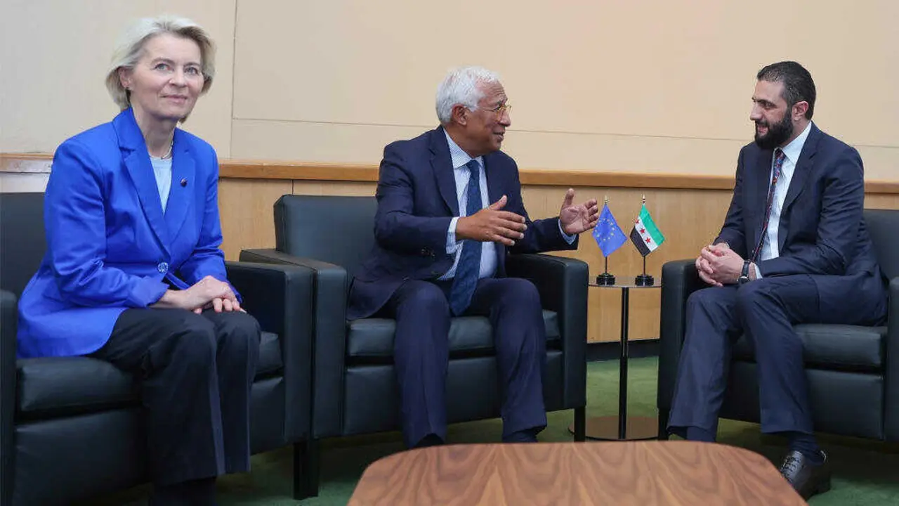 A presidenta da Comisi&oacute;n Europea, U. Von der Leyen, o do Consello Europeo, A. Costa, e o l&iacute;der do Executivo de facto xihadista de Siria, Golani, o 24 de setembro de 2025 en Nova York (Estados Unidos) durante o debate xeral da Asemblea Xeral da ONU. (Foto: Goberno de facto de Siria)