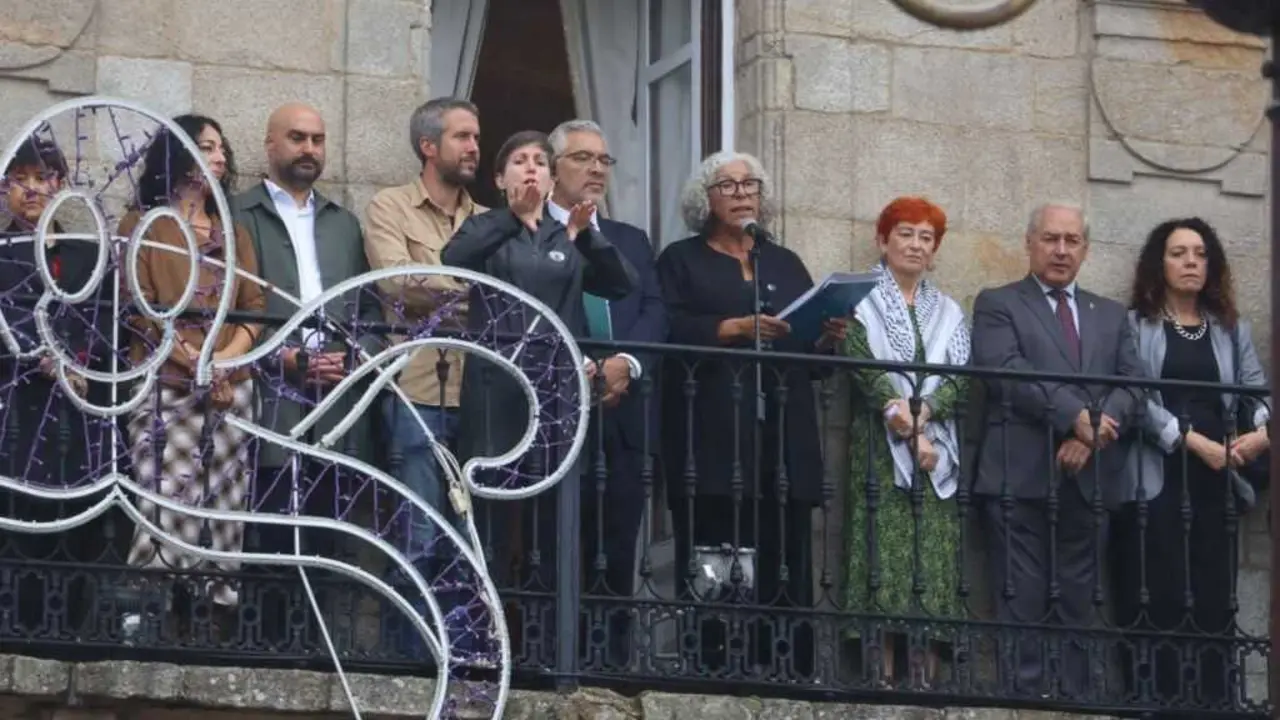 Cristina Lombao dando lectura ao preg&oacute;n que abriu as festas do San Froil&aacute;n de 2025. (Foto: Concello de Lugo)