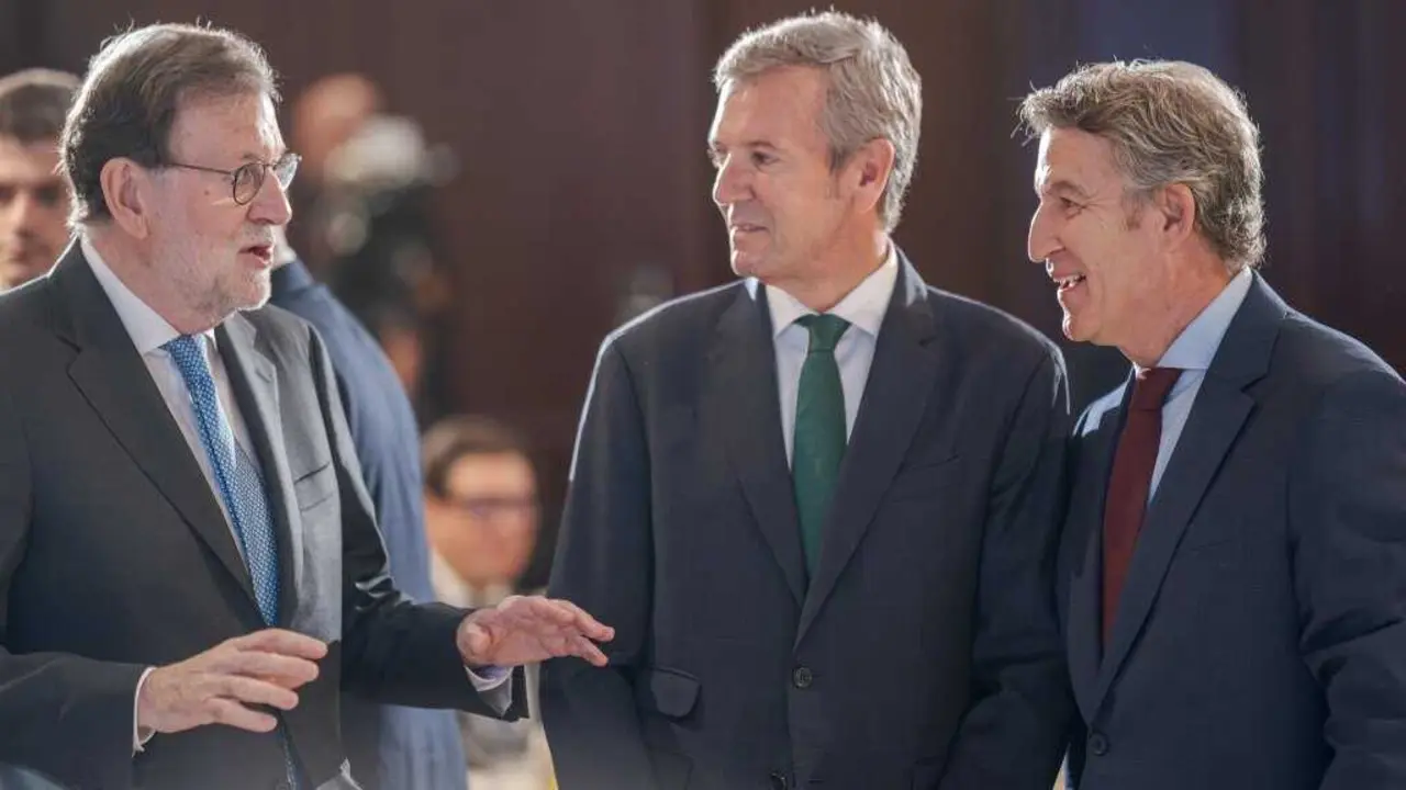Mariano Raxoi, Alfonso Rueda e Alberto N&uacute;&ntilde;ez Feixoo, o pasado 16 de outubro. (Foto: Diego Radam&eacute;s / Europa Press)