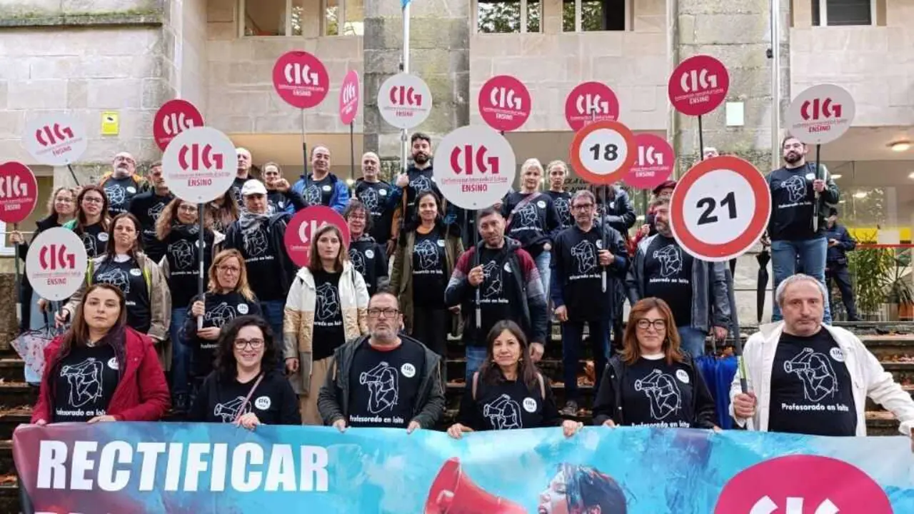 Delegadas e delegados da CIG-Ensino, este 21 de outubro en Compostela. (Foto: N&oacute;s Diario)