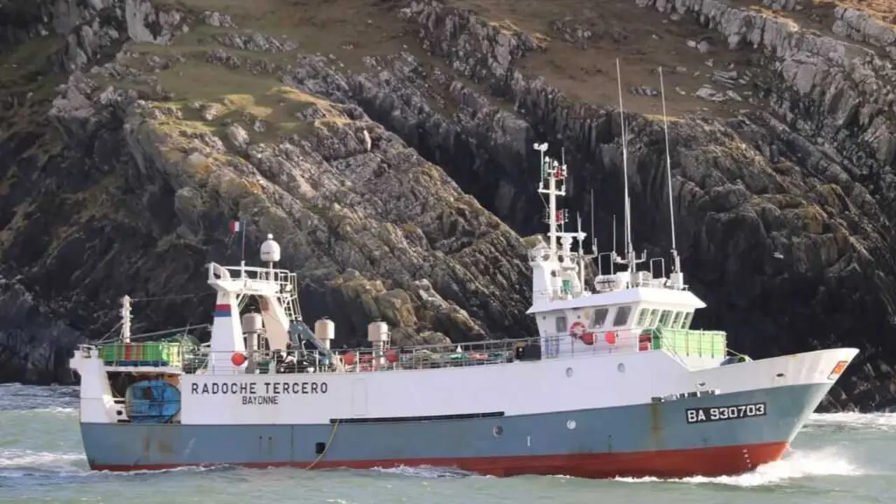 O 'Radoche Terceiro' navegando perto de Castletownbere, en Irlanda. (Foto: Patrick Lyne / Marine Traffic)
