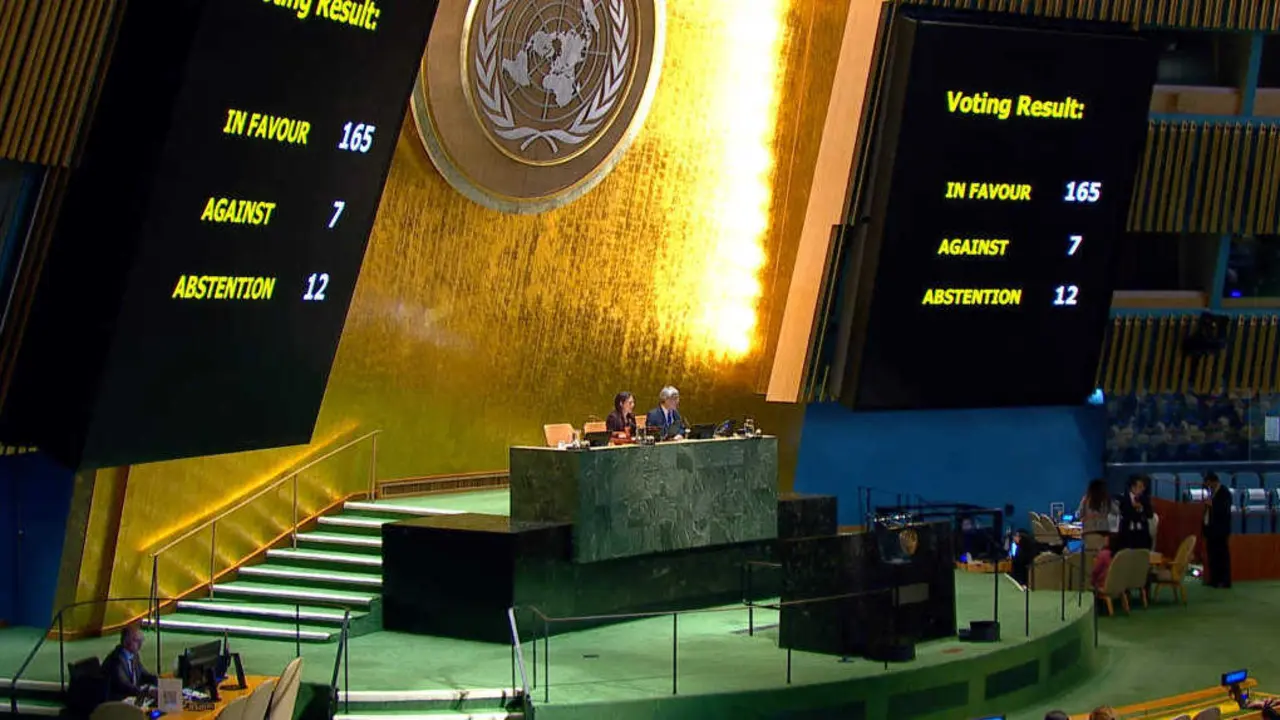 Asemblea Xeral da ONU o 29 de outubro de 2025 co resultado da votaci&oacute;n da resoluci&oacute;n cubana para reclamar a fin do bloqueo estadounidense. (Foto: Centro de Noticias da ONU)