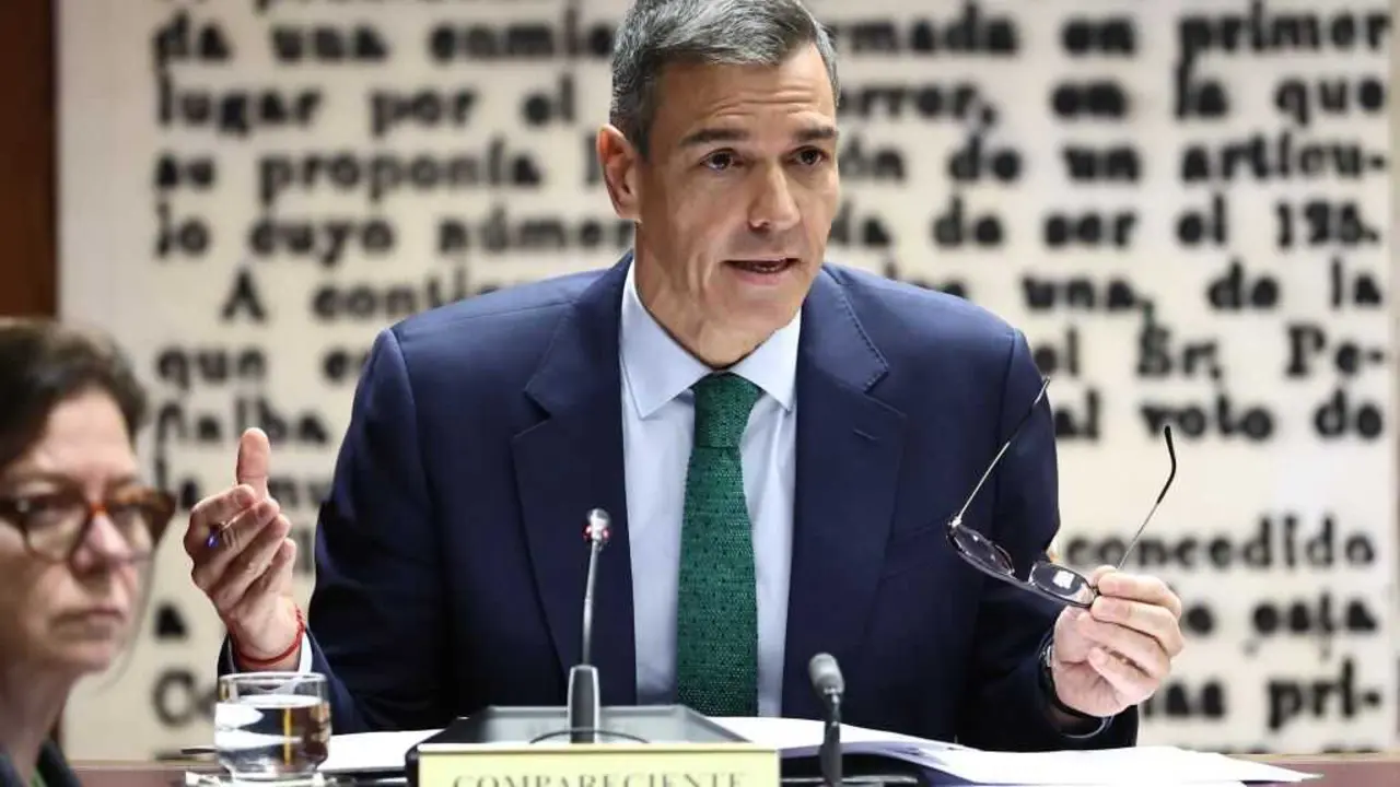 EuropaPress_7065912_presidente_gobierno_pedro_sanchez_comparece_comision_investigacion_caso