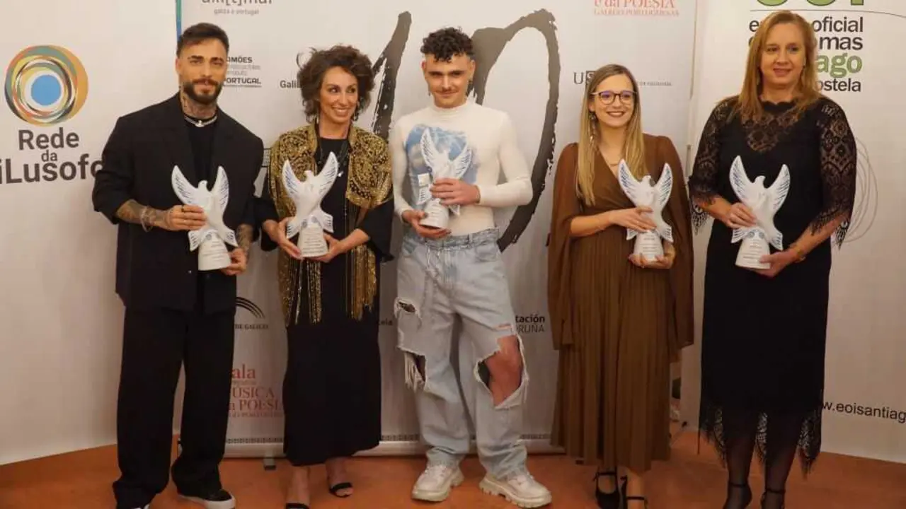 Diogo Pi&ccedil;arra, Elba Pedrosa, Mondra, C&aacute;tia Cardoso e Carla Sep&uacute;lveda. (Foto: Alba Tom&eacute;)