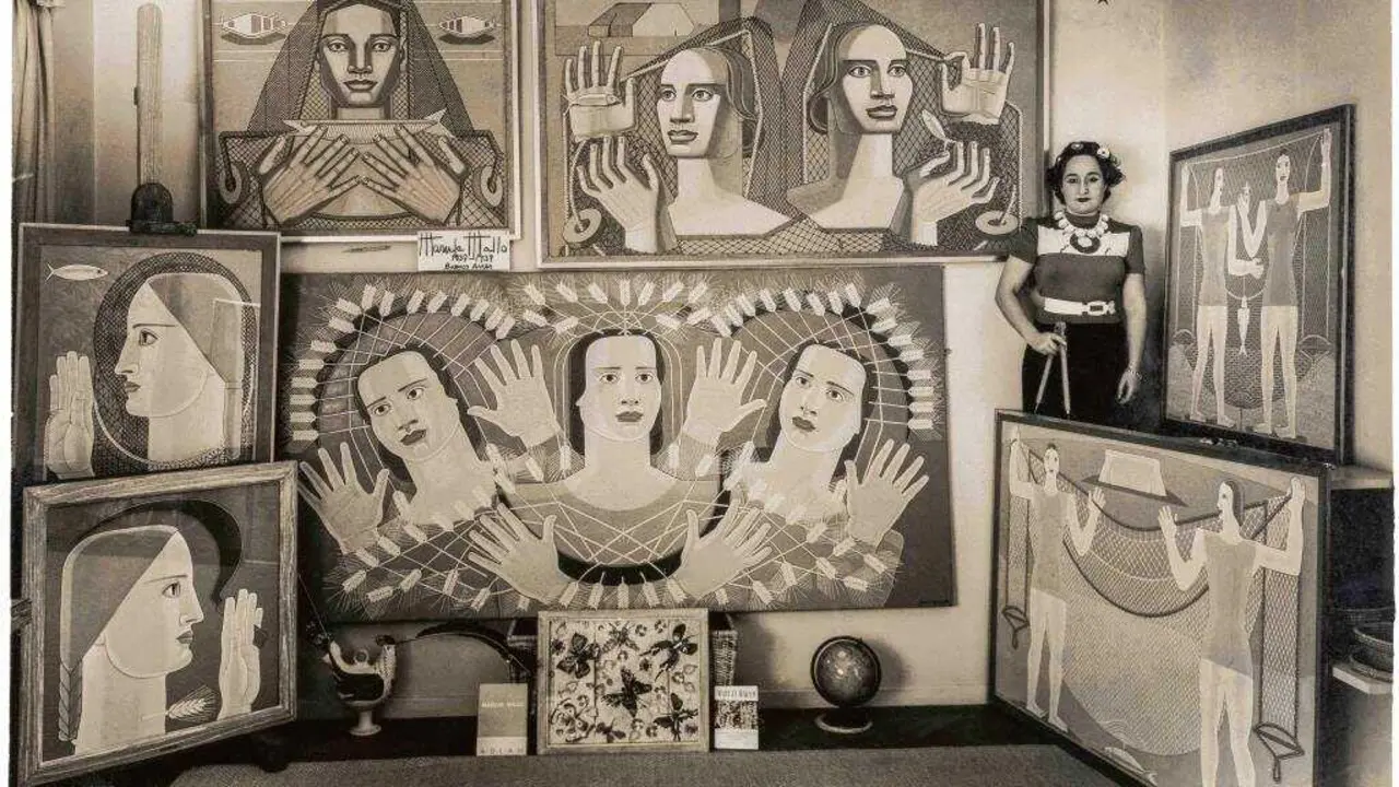 Maruxa Mallo no seu estudo en Bos Aires, Arxentina, 1939. (Foto: Jos&eacute; Ignacio Abeij&oacute;n)