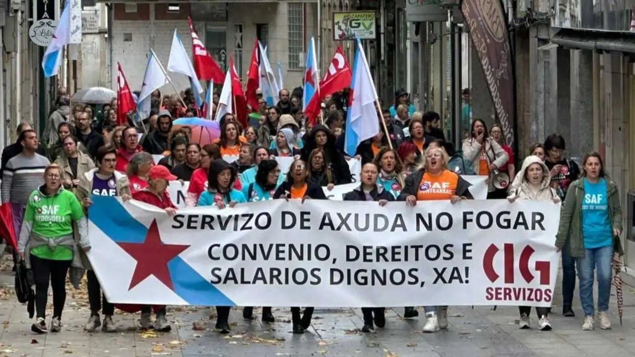 Mobilizaci&oacute;n das traballadoras do SAF de Ponteareas (O Condado), este 4 de novembro. (Foto: N&oacute;s Diario)