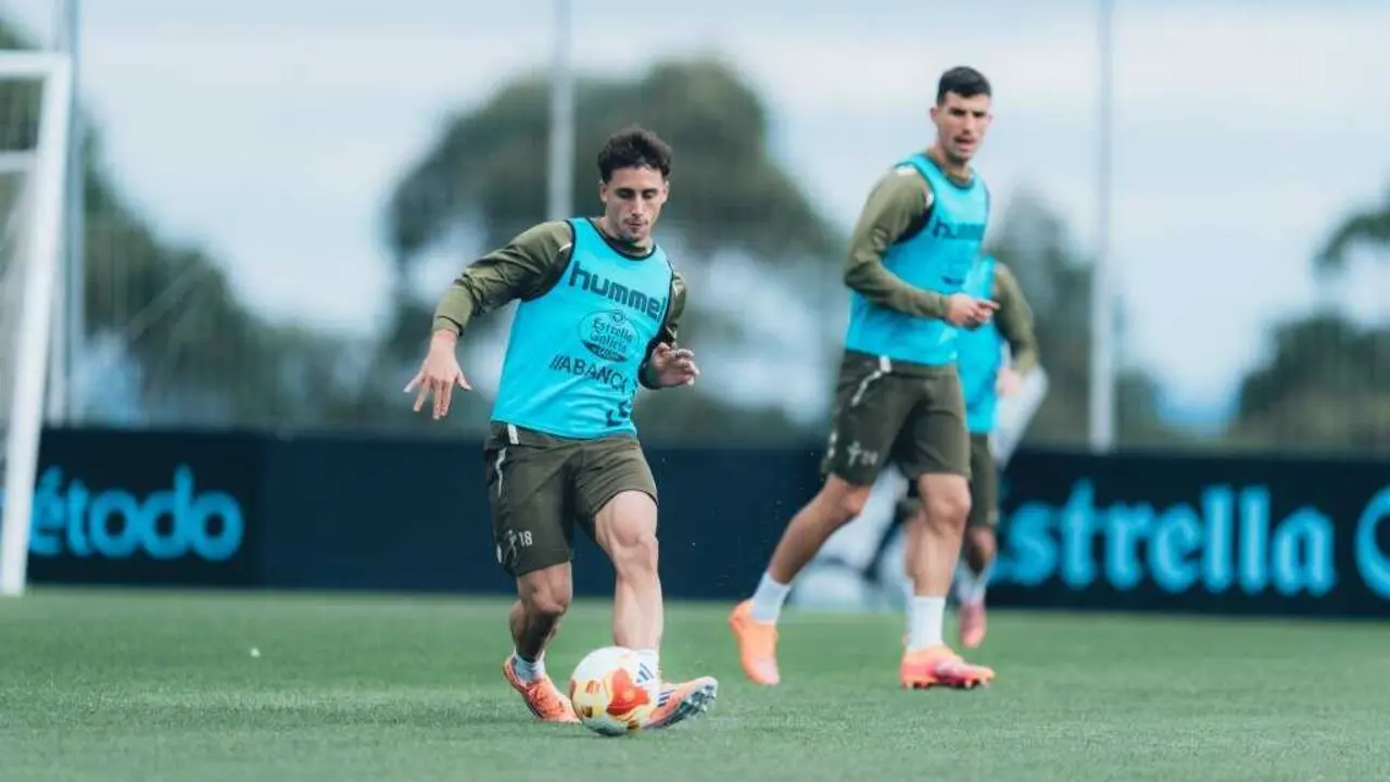 Pablo Dur&aacute;n e Carlos Dom&iacute;nguez adestrando co Celta na Cidade Deportiva Afouteza, en Mos. (Foto: RC Celta)
