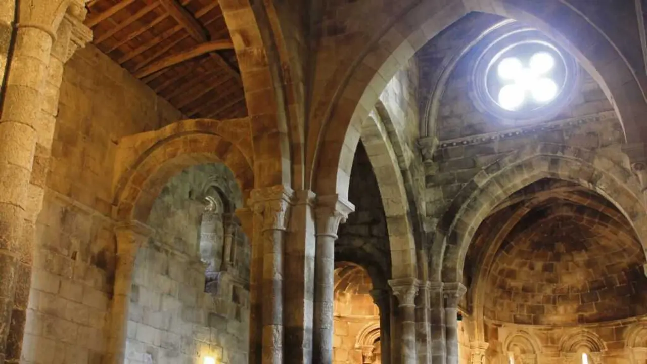 Detalle da zona do cruceiro do mosteiro de San Pedro de Ramir&aacute;s. (Foto: H&eacute;itor Picallo)