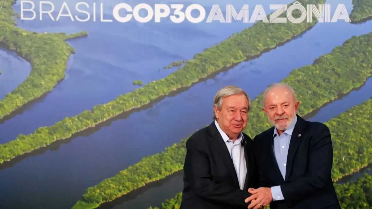 O secretario xeral da ONU, Ant&oacute;nio Guterres, e o presidente do Brasil, Lula da Silva, na apertura do cumio do clima en Bel&eacute;m o 6 de novembro. (Foto: Lucas Landau / COP30 Brasil Amaz. / DPA)