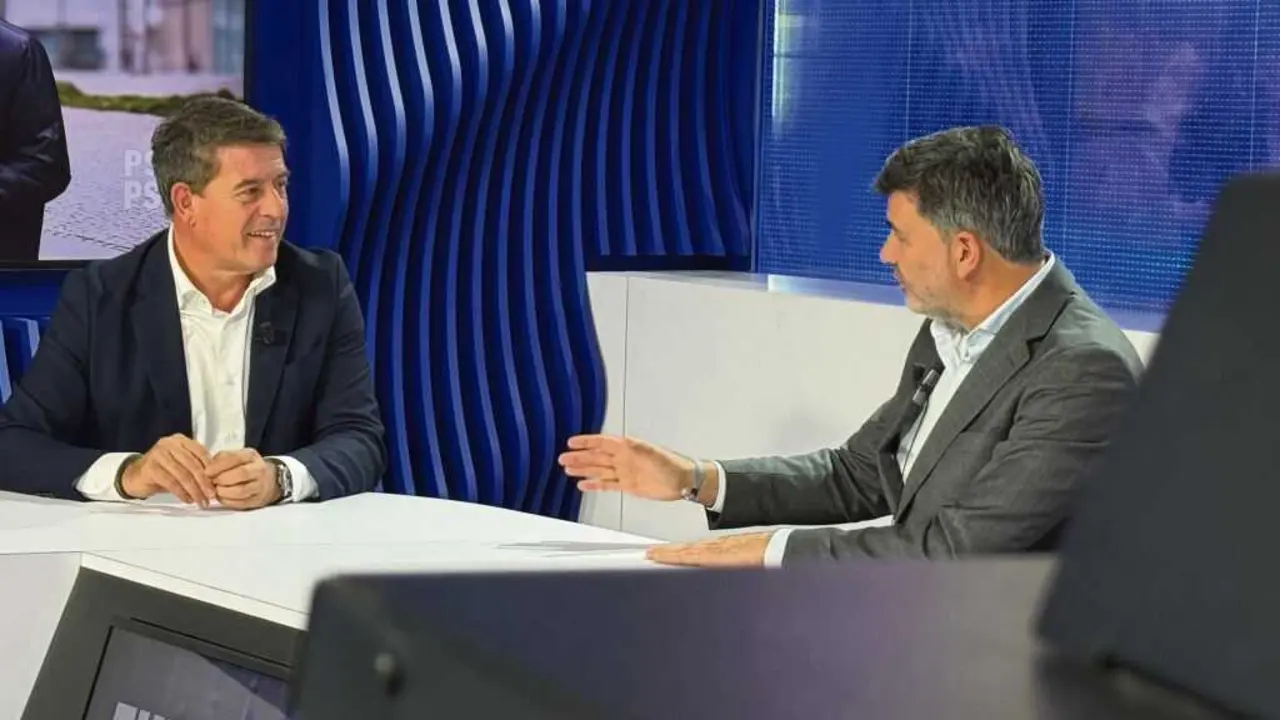 Jos&eacute; Ram&oacute;n G&oacute;mez Besteiro e Nico e Nicol&aacute;s Casares, esta cuarta feira. (Foto: N&oacute;s Diario)