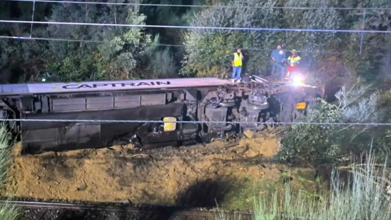 Tren descarrilado nas Neves. (Foto: Garda Civil)