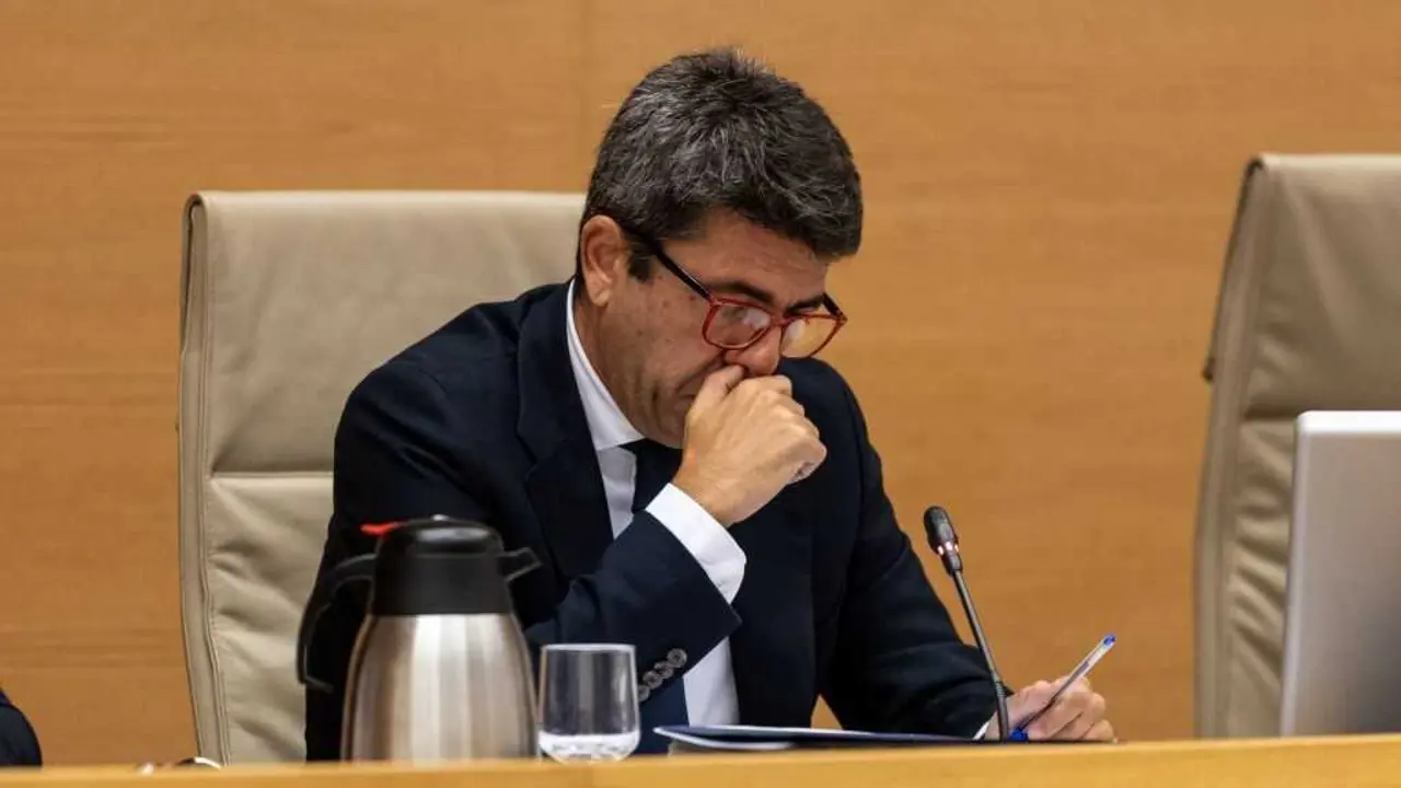 Carlos Maz&oacute;n, esta segunda feira, na comisi&oacute;n de investigaci&oacute;n do Congreso espa&ntilde;ol sobre a xesti&oacute;n da DINA. (Foto: Ananda Manj&oacute;n / Europa Press)