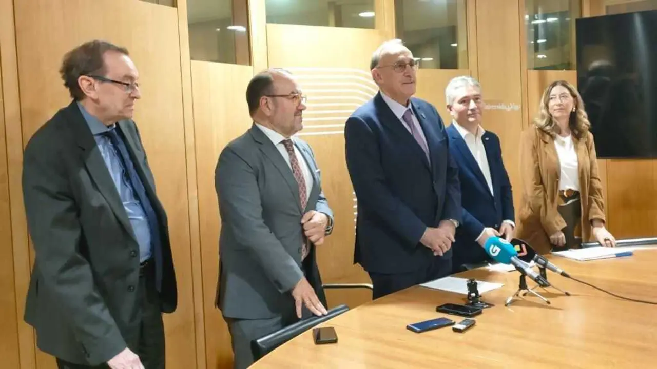 Jos&eacute; Alberto D&iacute;ez, Antonio L&oacute;pez, Manuel Reigosa, Ricardo Cao e Carmen Balboa, esta segunda feira. (Foto: Europa Press)