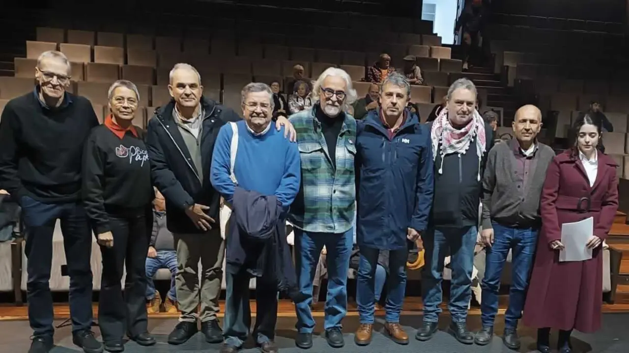 Participantes no acto desde 22 de novembro das Xornadas de Memoria Antifascista sobre a Transici&oacute;n Espa&ntilde;ola en Celanova. (Foto: Comit&eacute; de Memoria Hist&oacute;rica da Comarca de Celanova)