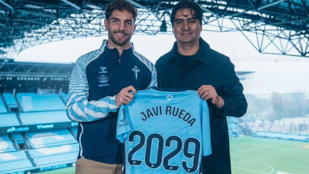 Javi Rueda co director deportivo do Celta, Marco Garc&eacute;s, esta segunda feira. (Foto: RC Celta)
