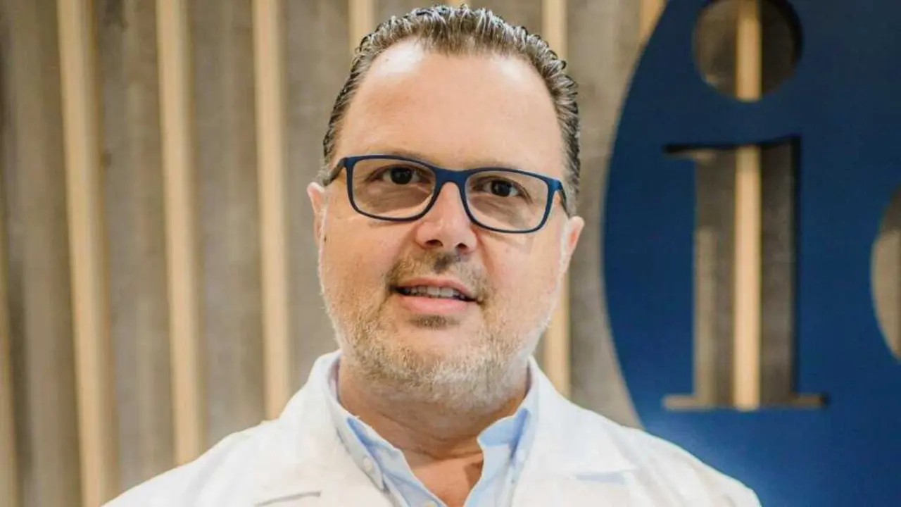 Marti&ntilde;&oacute;n Torres, catedr&aacute;tico da Facultade de Medicina da USC &eacute; xefe de Pediatr&iacute;a no CHUS. (Foto: N&oacute;s Diario)