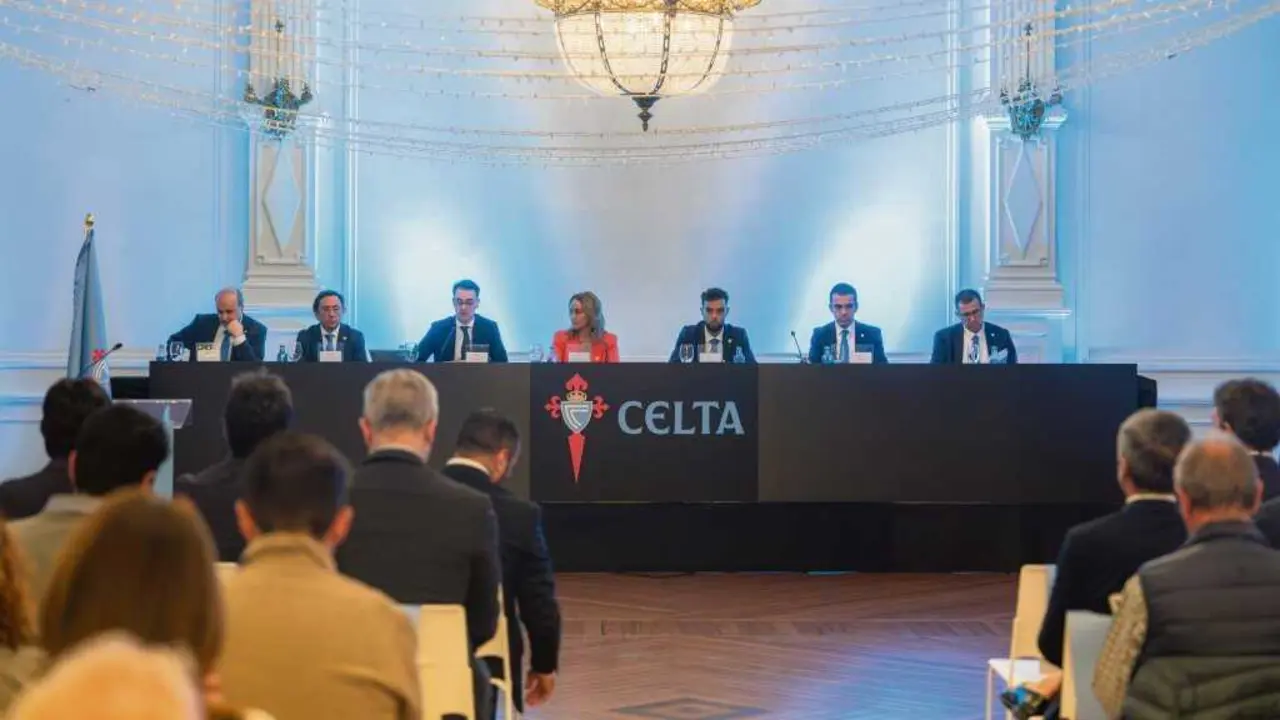 Reuni&oacute;n da Xunta de Accionistas do RC Celta, esta segunda feira 1 de decembro, na sede do club en Vigo. (Foto: R. C. Celta)