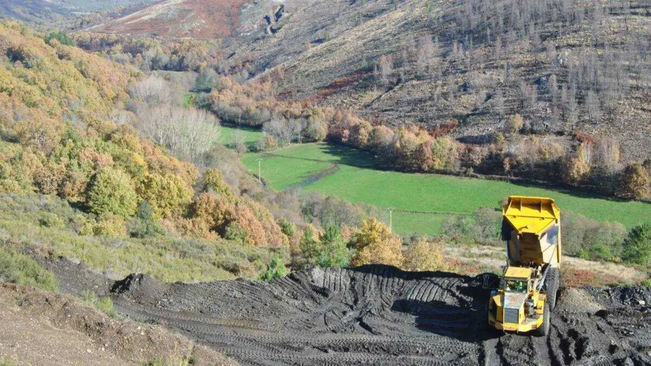 Movementos de terra na Gudi&ntilde;a. (Foto: Ecoloxistas en Acci&oacute;n)