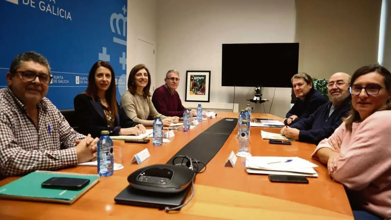 Respons&aacute;beis das consellar&iacute;as de Medio Ambiente e do Medio Rural con representantes ds organizaci&oacute;ns Asaga, UUAA e SLG, esta cuarta feira, en Compostela. (Foto: N&oacute;s Diario)