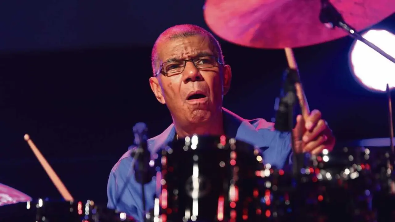 O baterista Jack DeJohnette, no ano 2015 no Deutsches Jazzfestival de Frankfurt. (Foto: Oliver Abels)