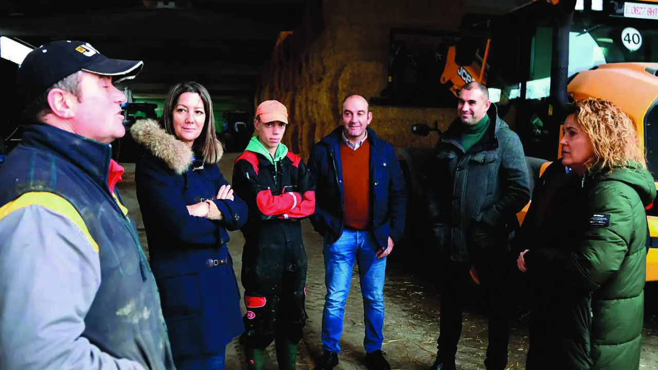 M&eacute;ndez, Fern&aacute;ndez e Otero xunto cos propietarios de SAR Dorna. (Foto: N&oacute;s Diario)