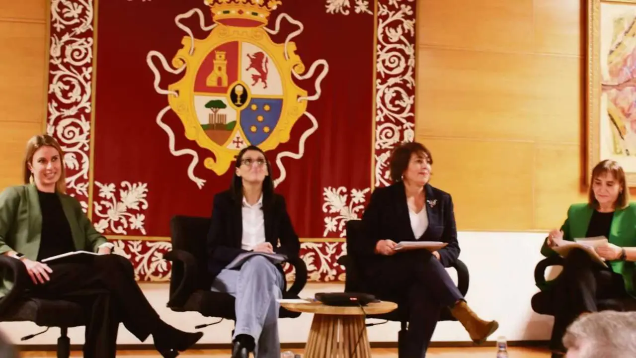 Maite Flores, Rosa Crujeiras, Alba Nogueira e Mar&iacute;a Jos&eacute; L&oacute;pez, este 11 de decembro. (Foto: Aroa Gonz&aacute;lez)
