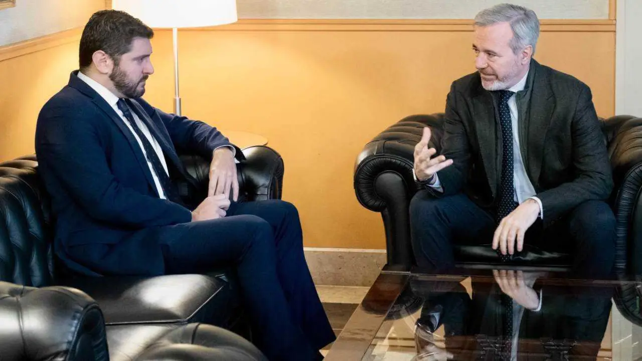 Alejandro Nolasco e Jorge Azcon, reunidos. (Foto: Fabi&aacute;n Sim&oacute;n / Goberno de Arag&oacute;n)