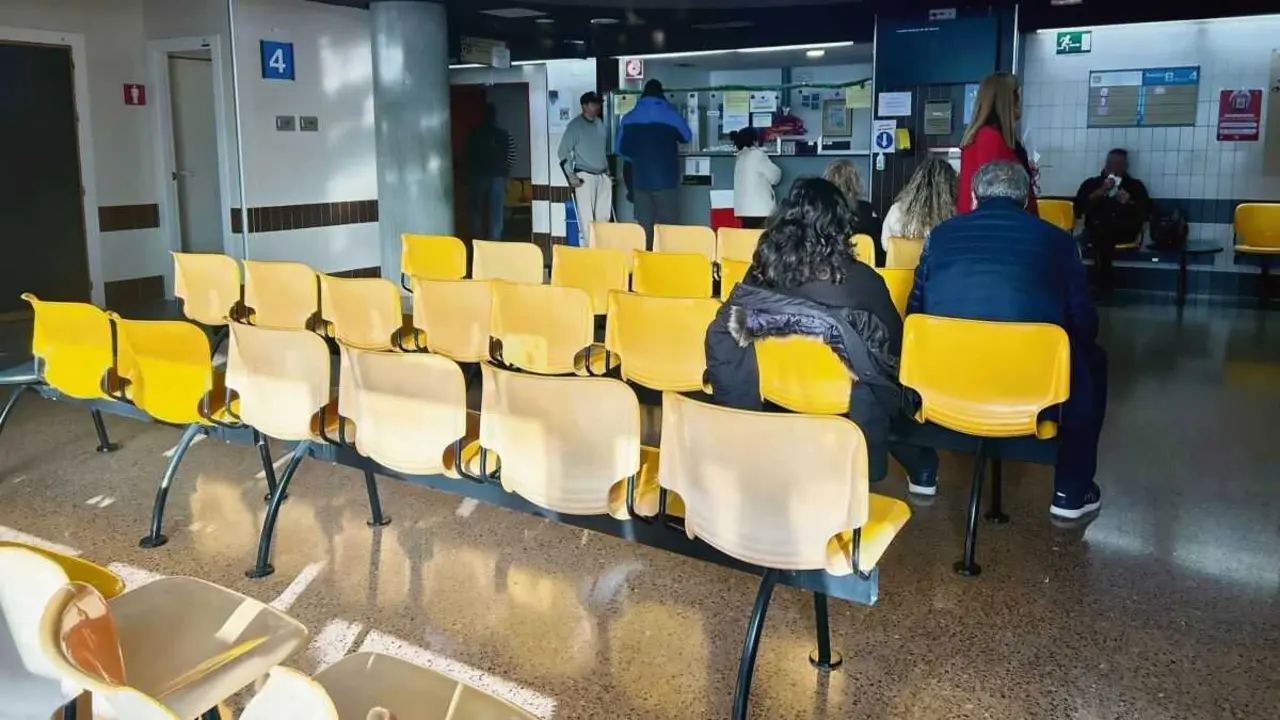 Pacientes esperando para ser atendidos nun centro sanitario. (Foto: Carme Ripoll&eacute;s / Europa Press)