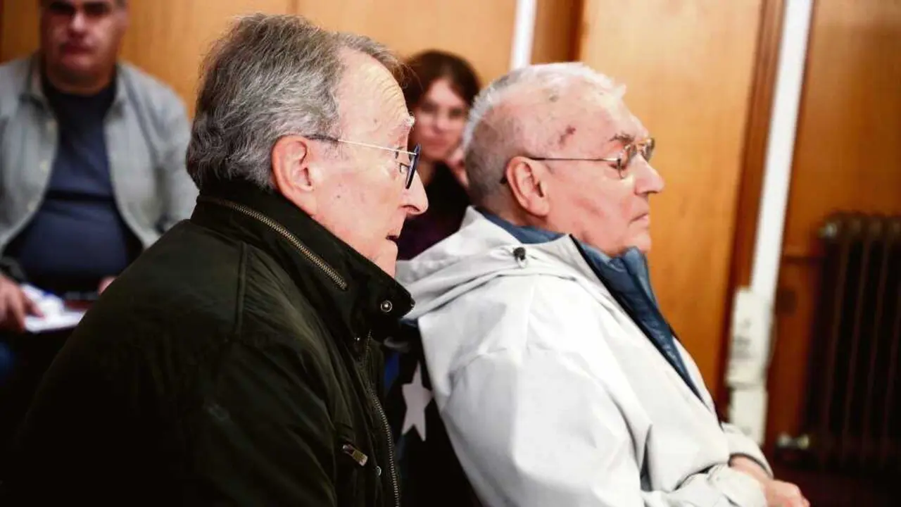 Os dous fillos de Jos&eacute; Varela Cachaza, preso no franquismo. (Foto: Ra&uacute;l Lomba / Europa Press)