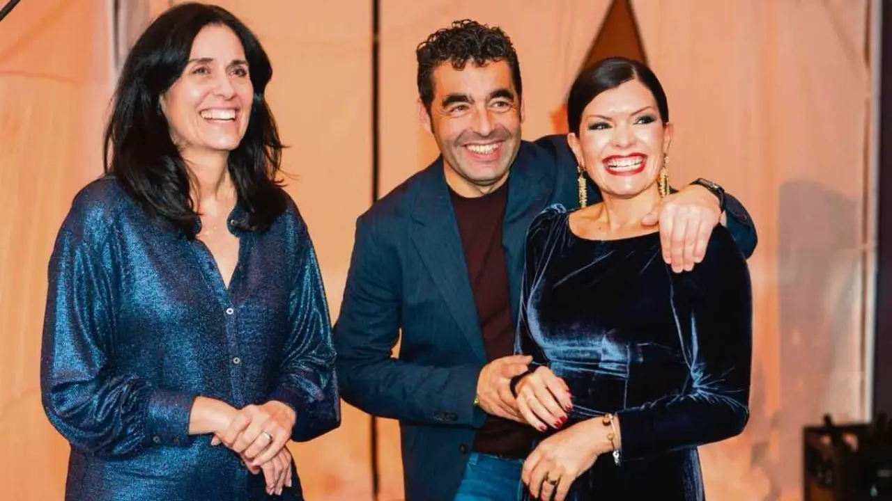Paula Prado, Lu&iacute;s L&oacute;pez e Nidia Ar&eacute;valo, na cea de Nadal do PP en Mos. (Foto: Partido Popular)