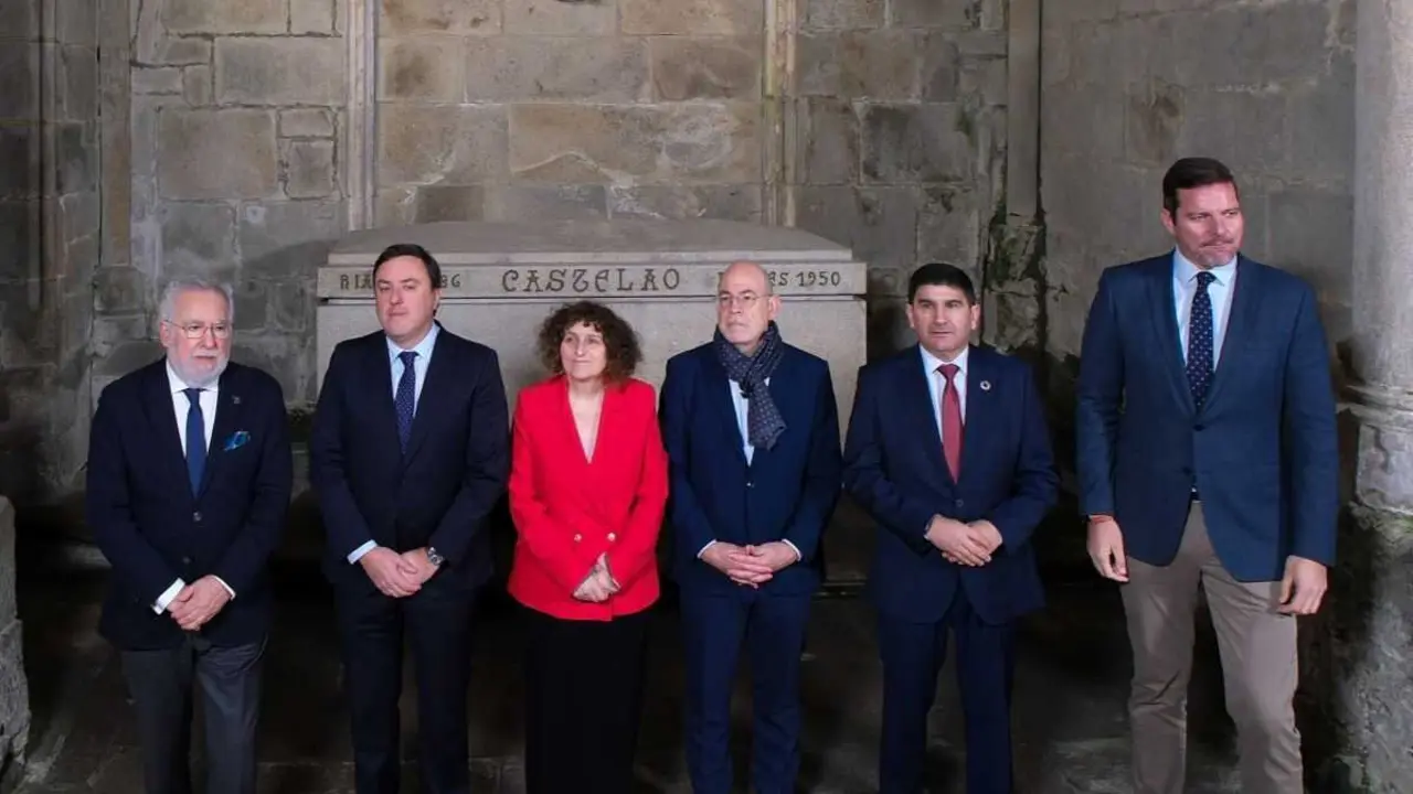 Miguel &Aacute;ngel Santalices, Valent&iacute;n Gonz&aacute;lez Formoso, Goretti Sanmart&iacute;n, Miguel Anxo Seixas, Branco e Jos&eacute; L&oacute;pez Campos, este 7 de xaneiro. (Foto: Arxina)