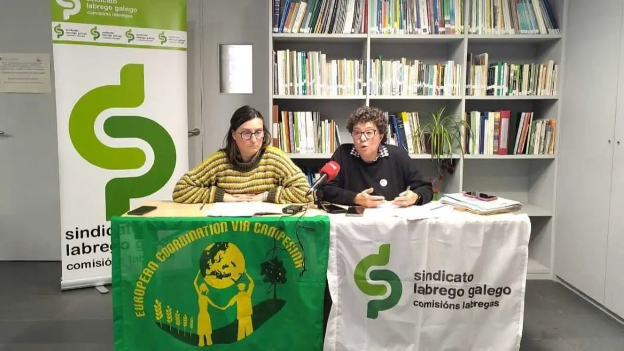 Mar&iacute;a Ferreiro e Margarida Prieto, do Sindicato Labrego Galego, esta quinta feira. (Foto: N&oacute;s Diario)