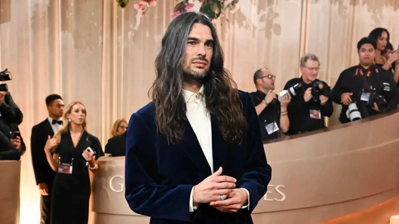 Oliver Laxe, este 11 de xaneiro na alfombra vermella dos Globos de Ouro. (Foto: Golden Globes)