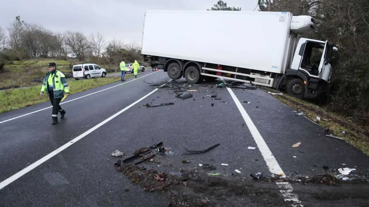 Cami&oacute;n accidentado este 12 de xaneiro en Lugo. (Foto: Carlos Castro / Europa Press)