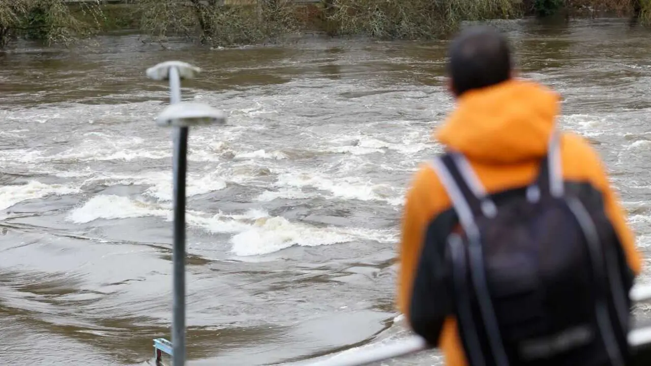 Enchente no r&iacute;o Mi&ntilde;o ao seu paso por Lugo, en xaneiro de 2025. (Foto: Carlos Castro / Europa Press)
