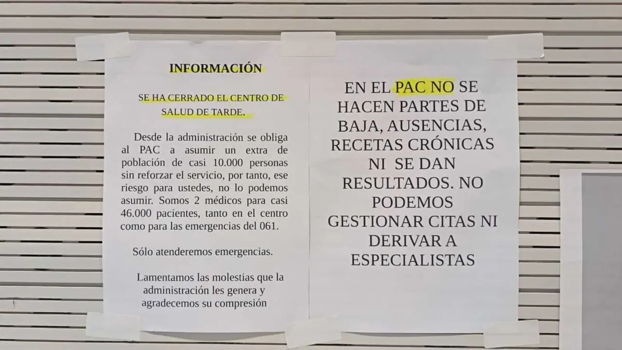 Cartel informativo do feche do centro de sa&uacute;de do Porri&ntilde;o e da derivaci&oacute;n dos pacientes ao PAC. (Foto: N&oacute;s Diario)