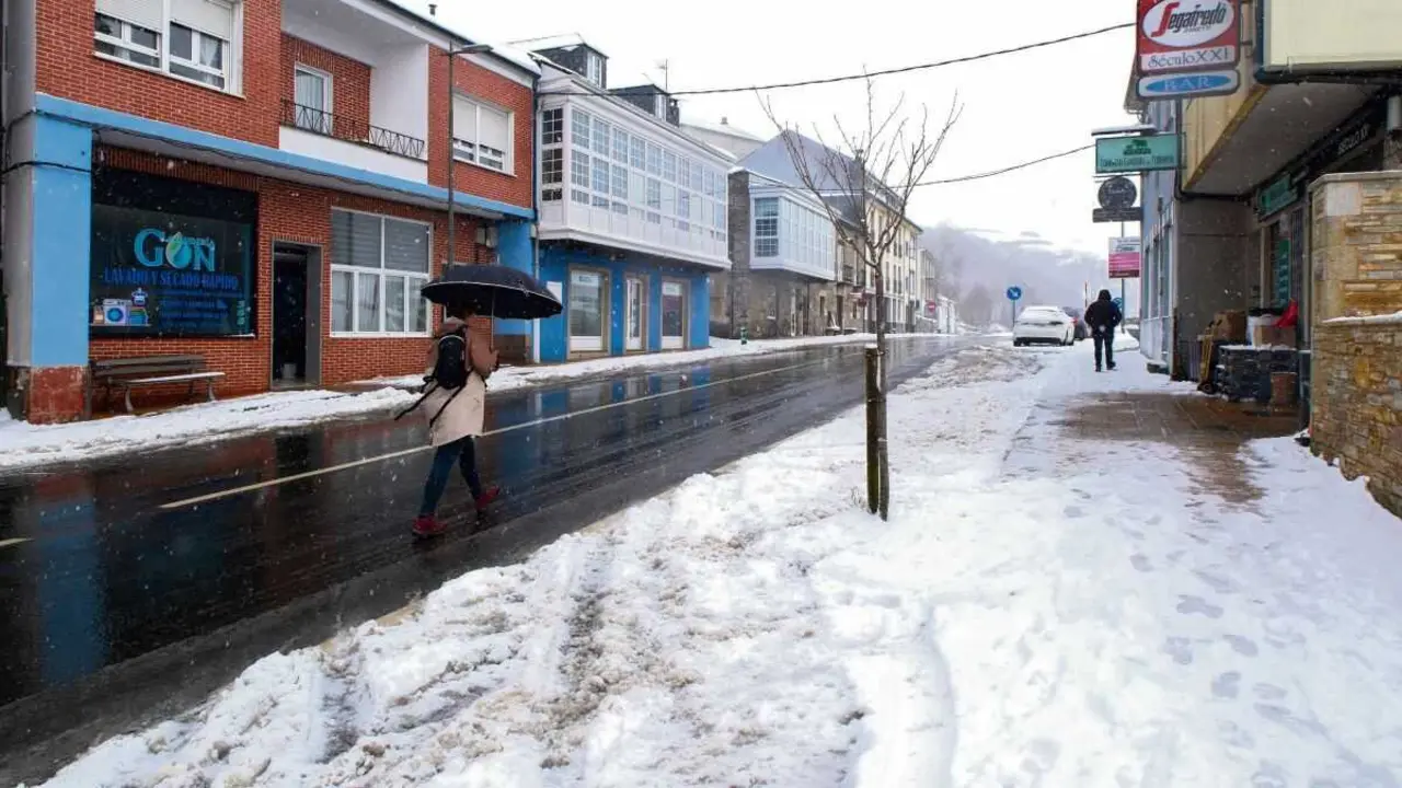 O concello do Cebreiro (Os Ancares) tinguido de branco polo temporal, esta sexta feira. (Foto: N&oacute;s Diario)