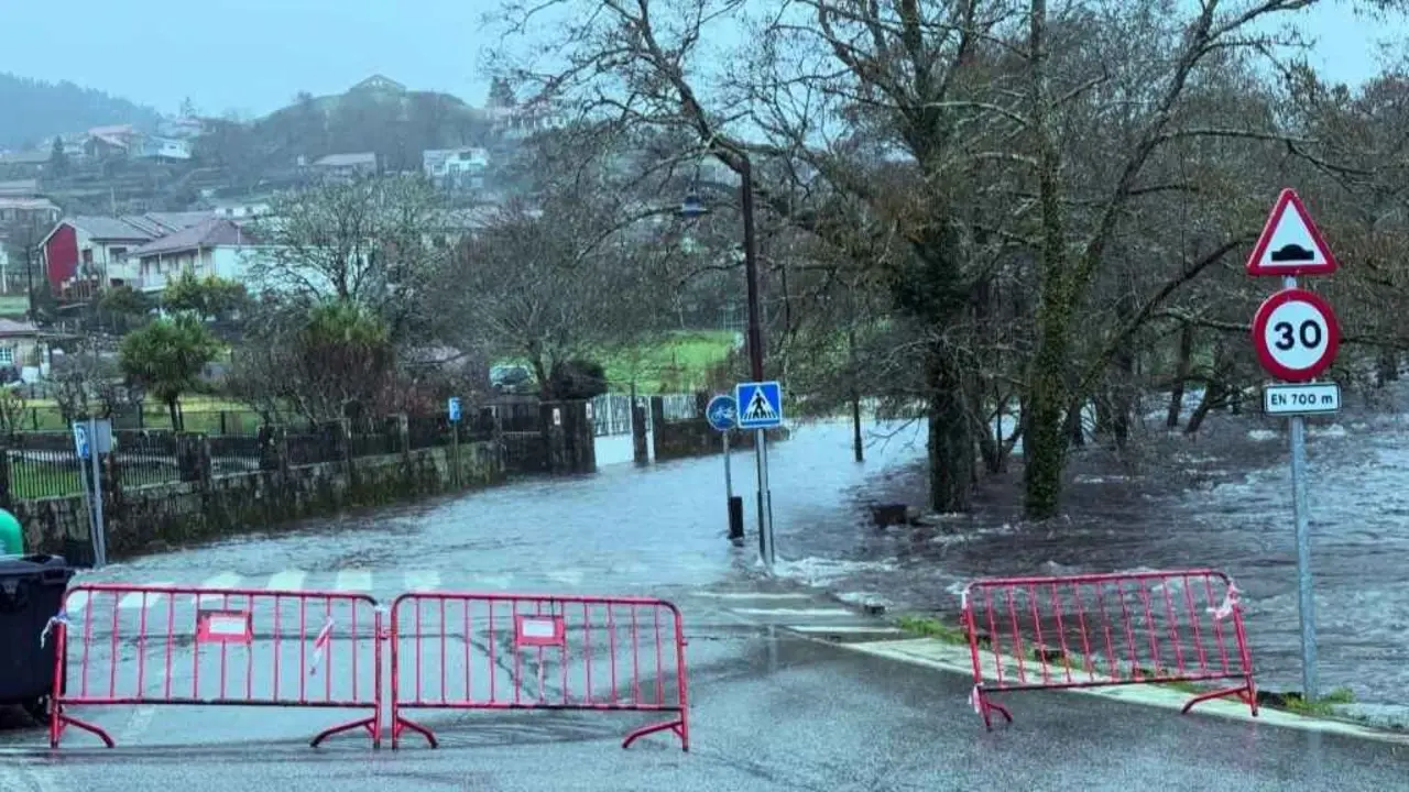 Desbordamento do r&iacute;o Verdugo en Ponte Caldelas, esta segunda feira 26 de xaneiro. (Foto: Alcald&iacute;a de Ponte Caldelas)